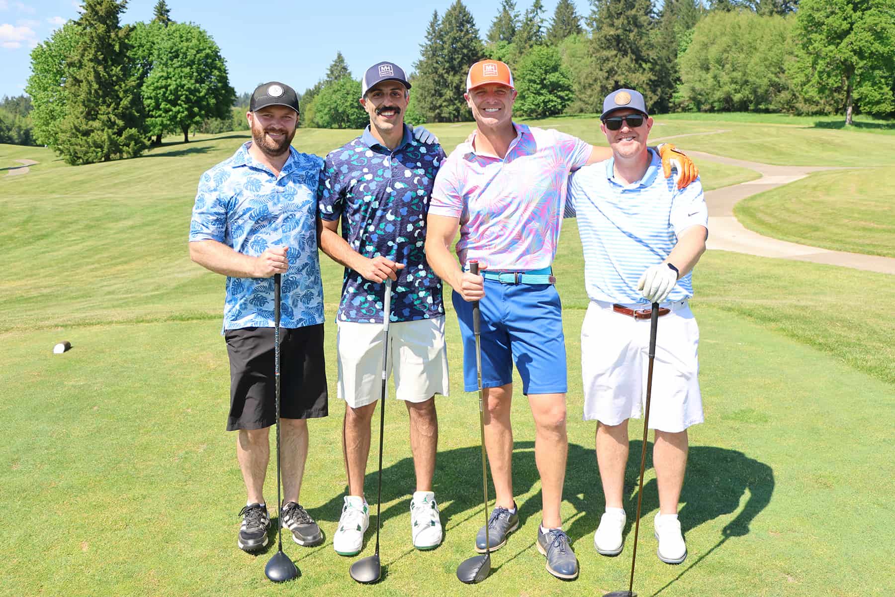 Golf team posing at the tiger hole