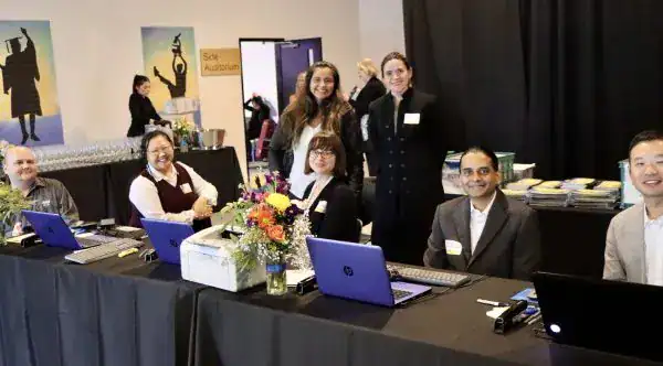 Alums volunteering at event