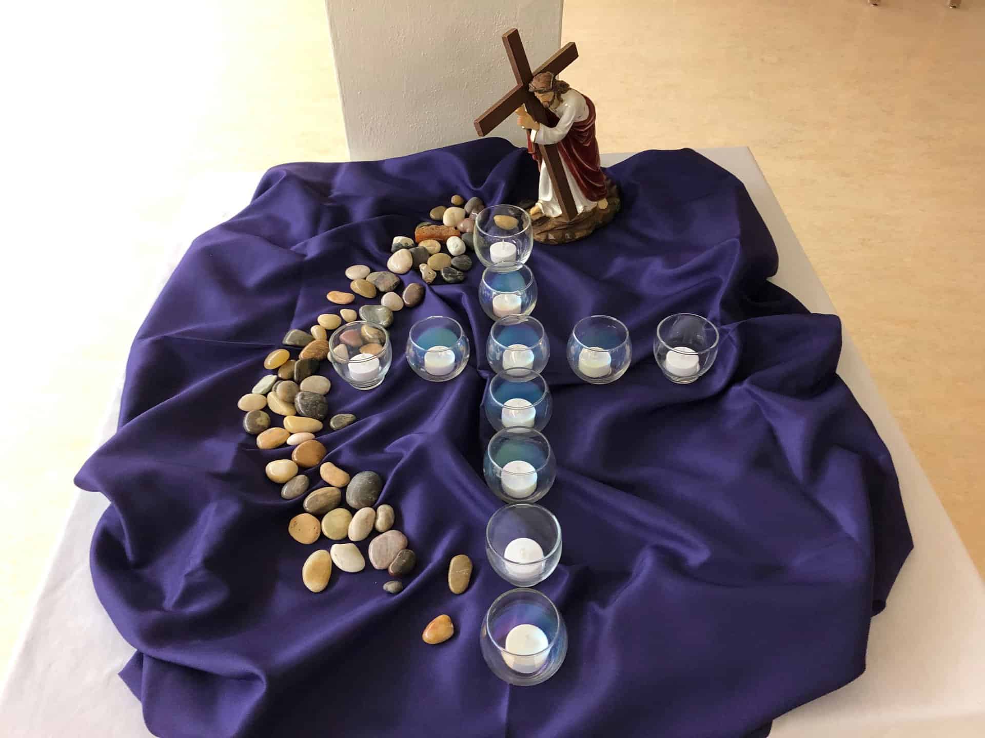 Votive candles, Jesus with cross - Palm Sunday