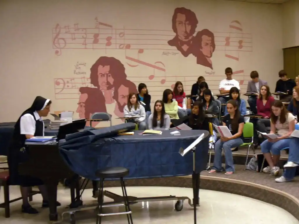 Sr Juliana with music class