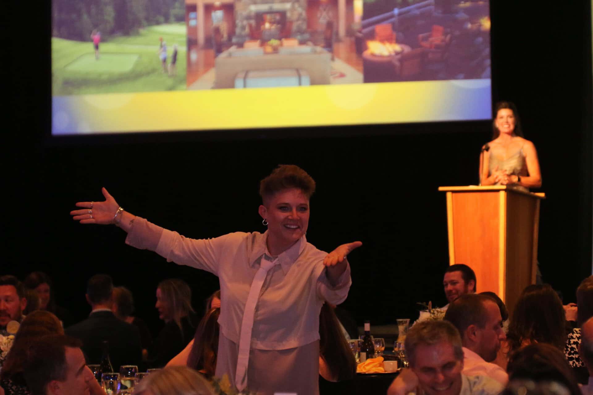 Gala Auction, auctioneer assist with bidders