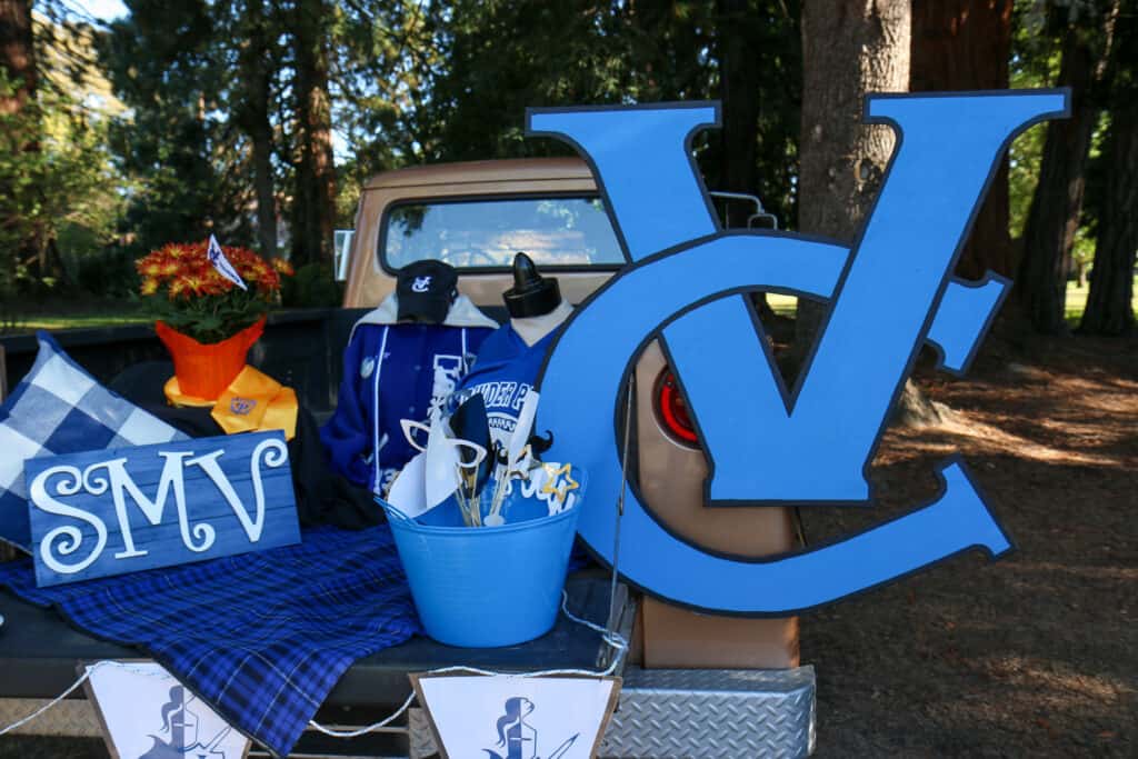 VC Tailgate decor