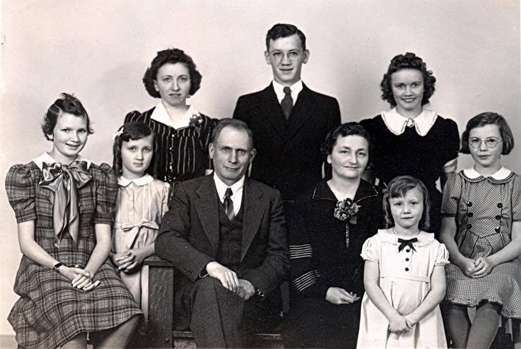 The Sohler family. Front row (left to right) - Angeline, Elizabeth (age 8), parents Henry and Dora, Alice and Vivian. Back row - Margaret, Hy and Edna