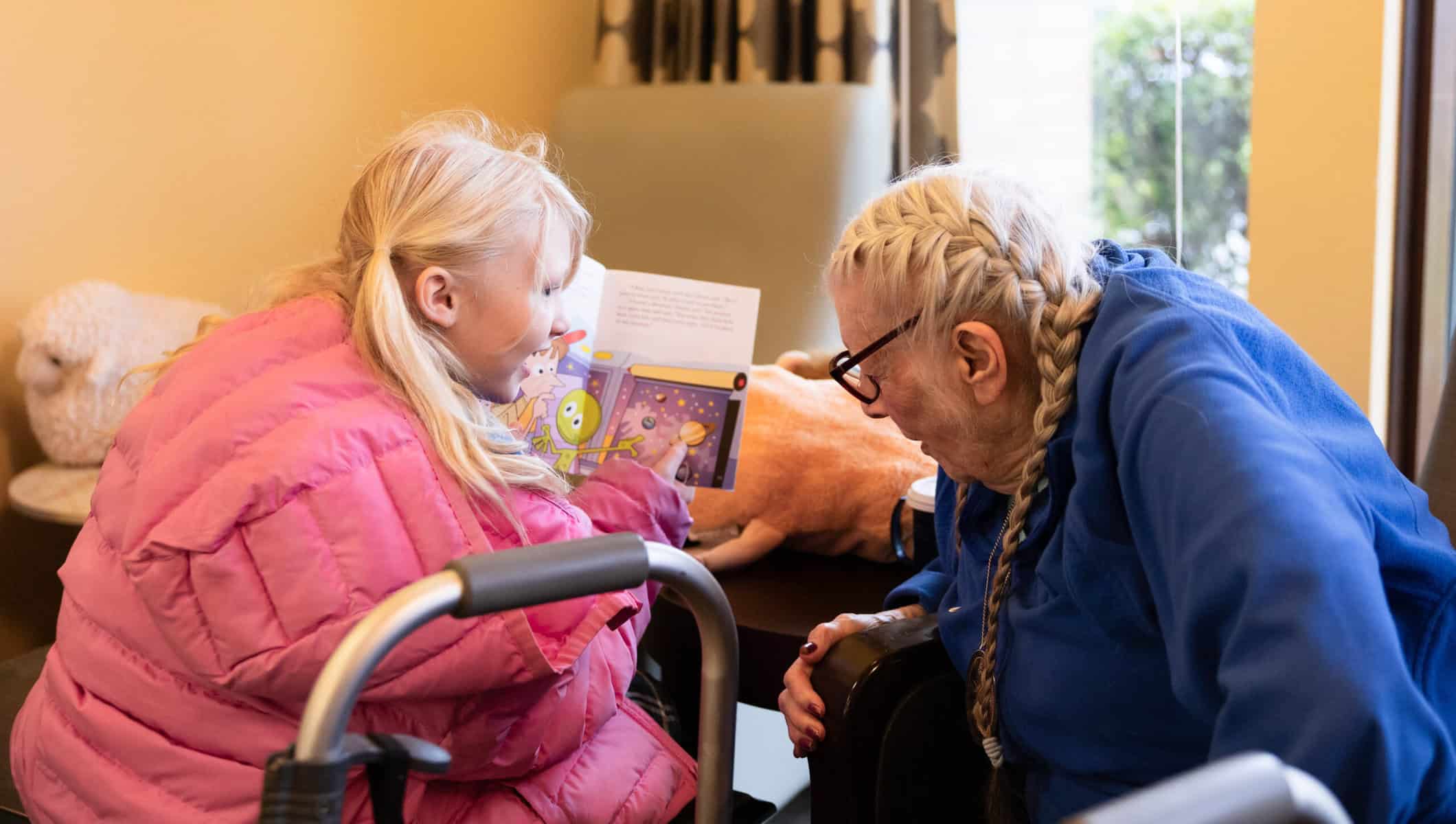 VCELS student and Maryville resident read a book together.