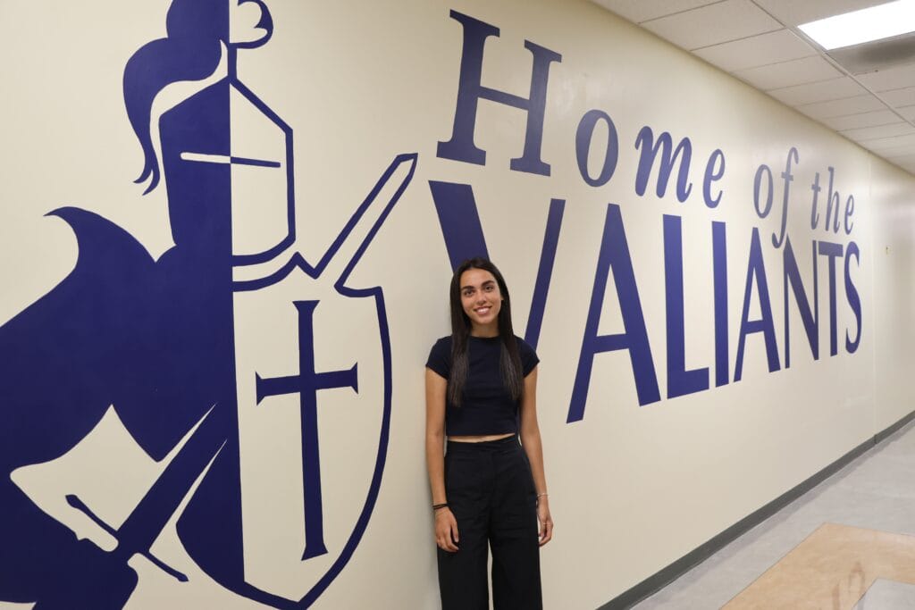 Sierra Simmons in front of her valiant mural